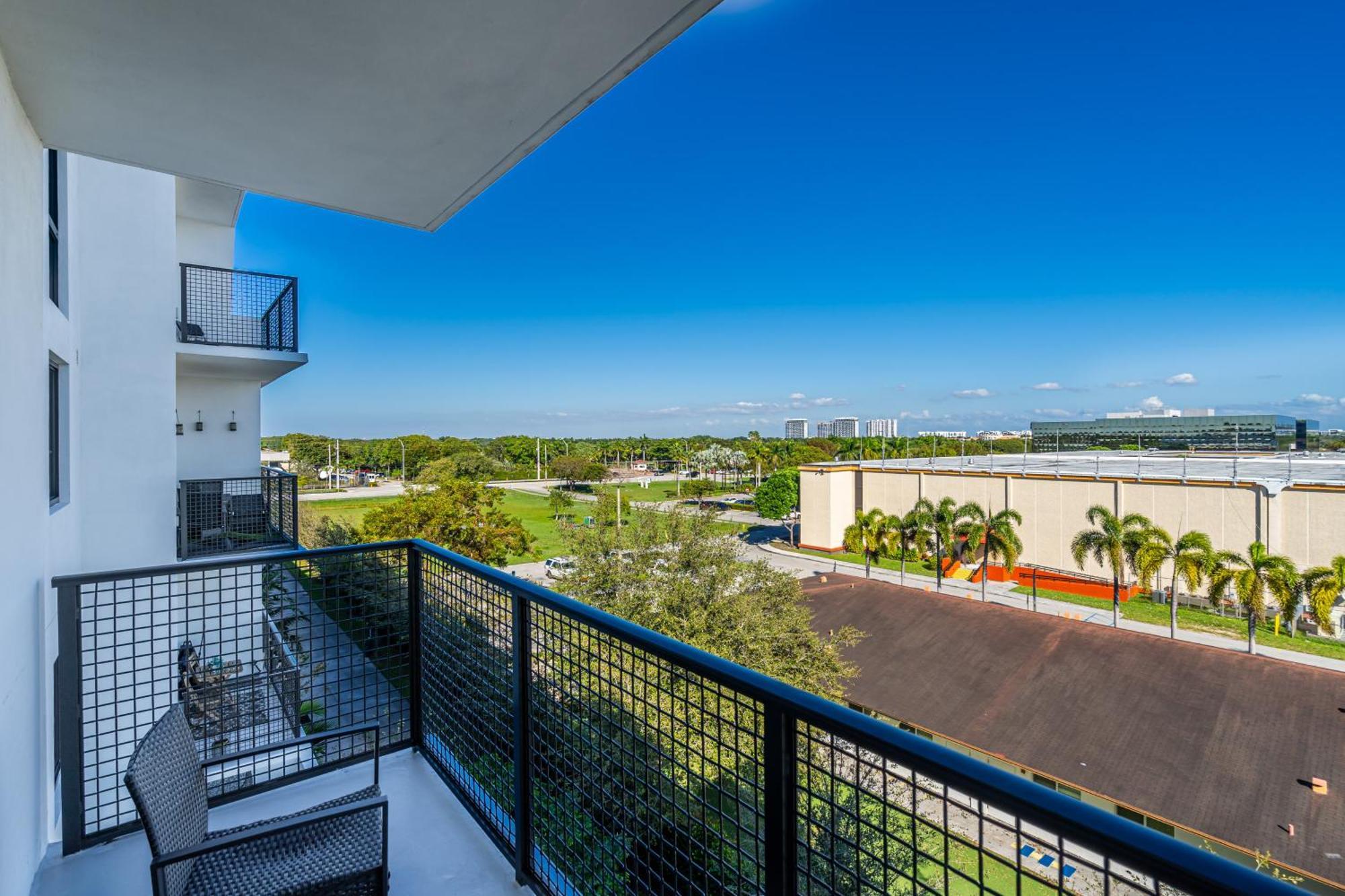 Amazing 2 Bedroom Unit In Doral Miami With Free Parking ไฮอาเลียห์การ์เดนส์ ภายนอก รูปภาพ