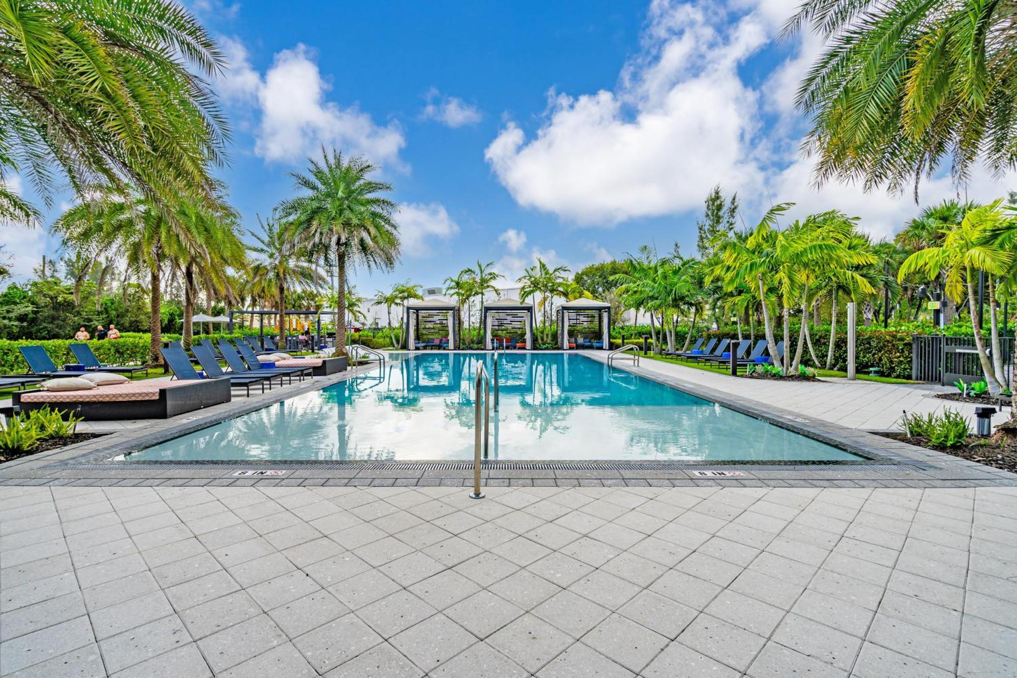 Amazing 2 Bedroom Unit In Doral Miami With Free Parking ไฮอาเลียห์การ์เดนส์ ภายนอก รูปภาพ
