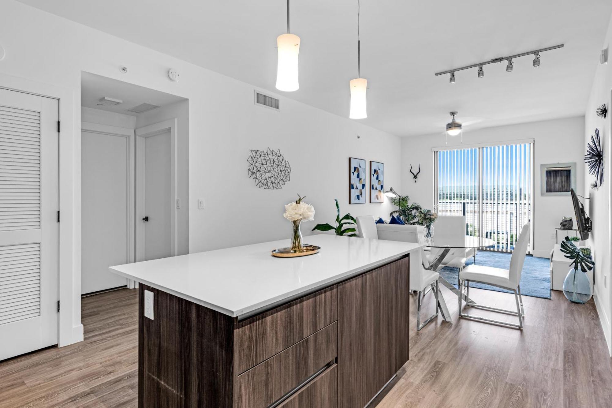 Amazing 2 Bedroom Unit In Doral Miami With Free Parking ไฮอาเลียห์การ์เดนส์ ภายนอก รูปภาพ